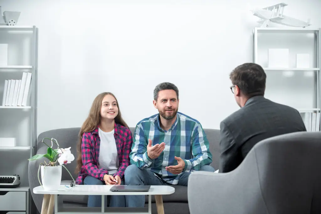 Picture of father and daughter in a counselling session